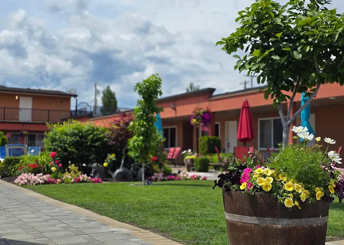Sahara Courtyard Inn & Suites Osoyoos
