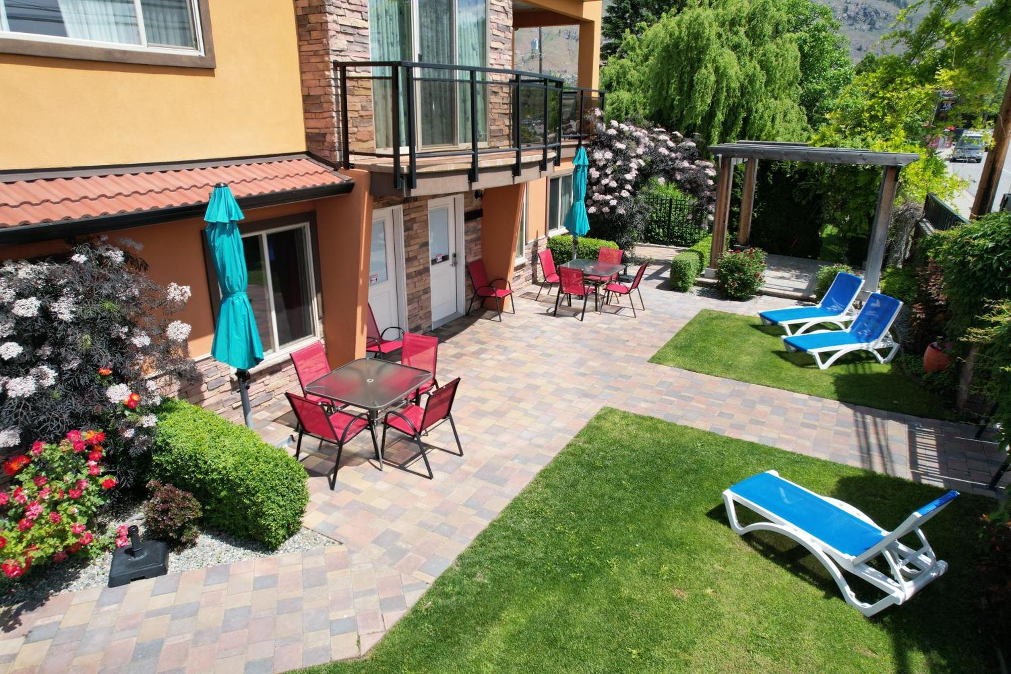 Hotel Sahara Courtyard Inn & Suites Osoyoos 3*