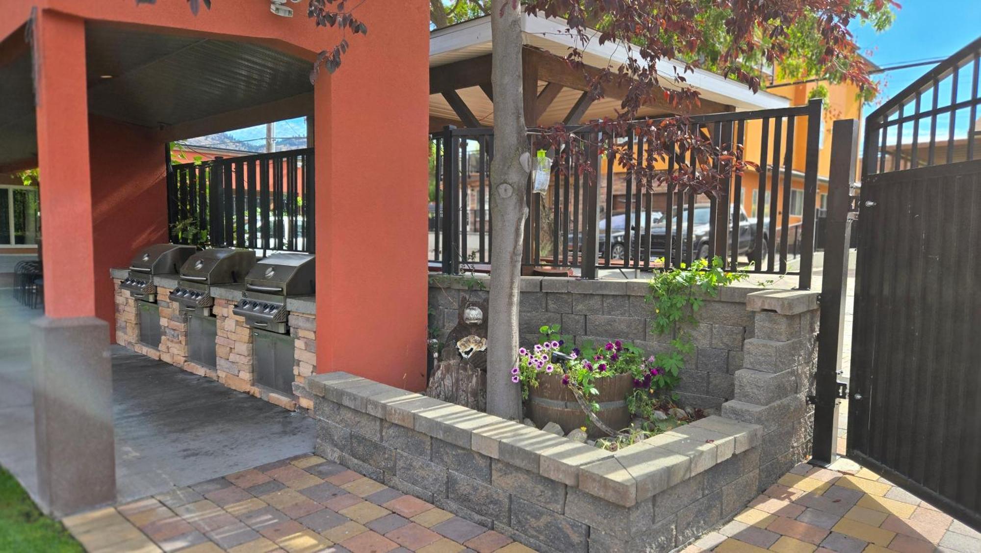 Sahara Courtyard Inn & Suites Osoyoos Hotel Osoyoos