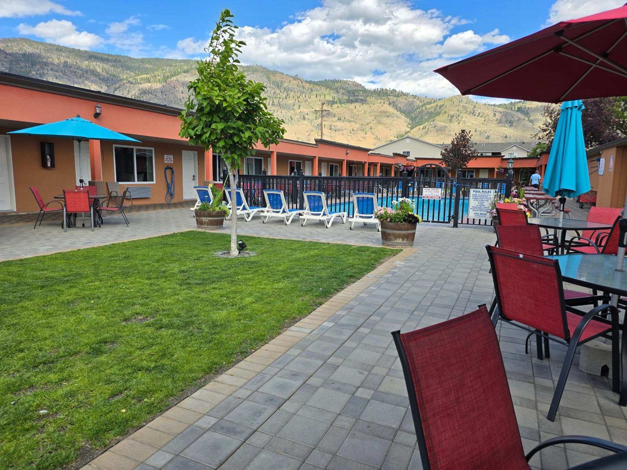 Sahara Courtyard Inn & Suites Osoyoos Hotel Osoyoos