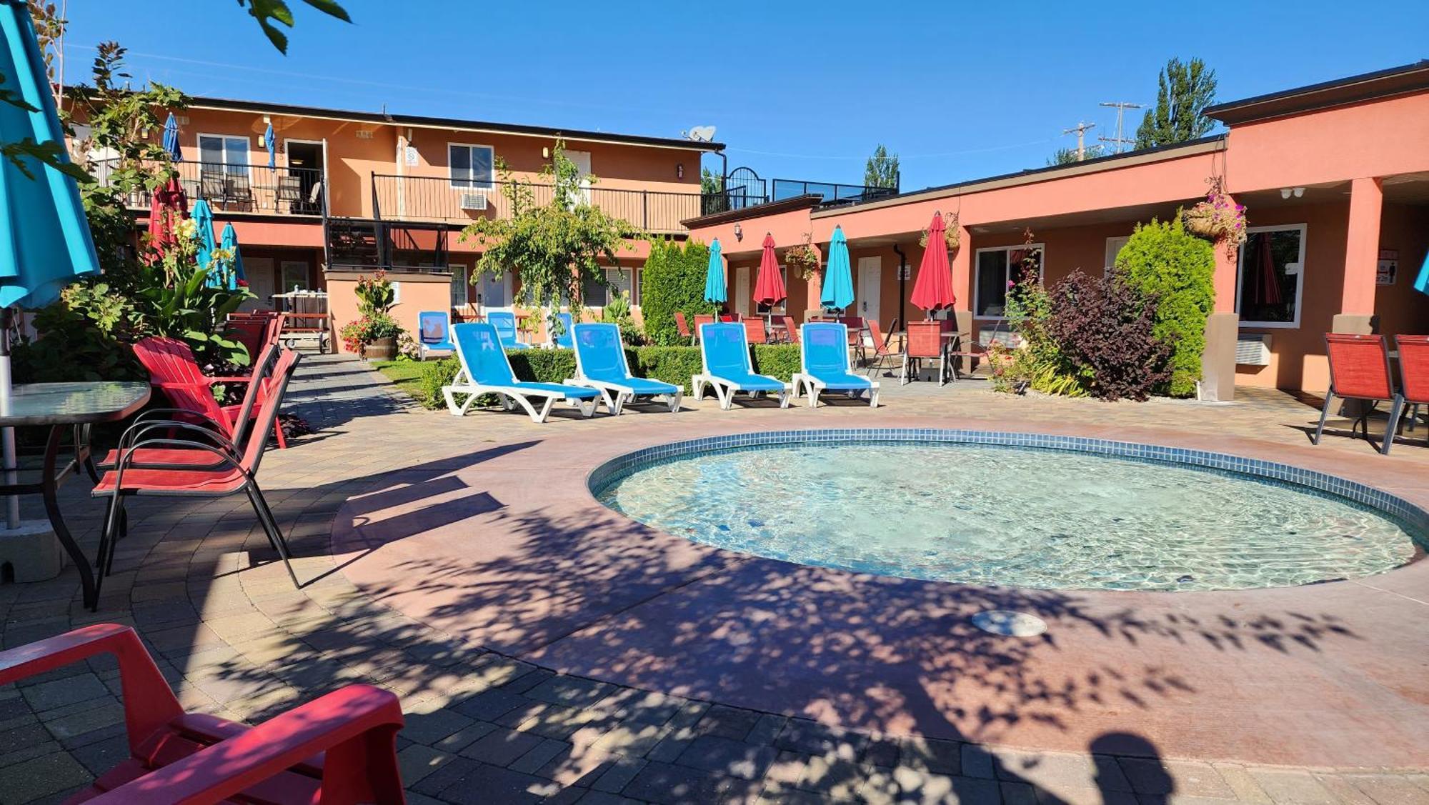Sahara Courtyard Inn & Suites Osoyoos Osoyoos