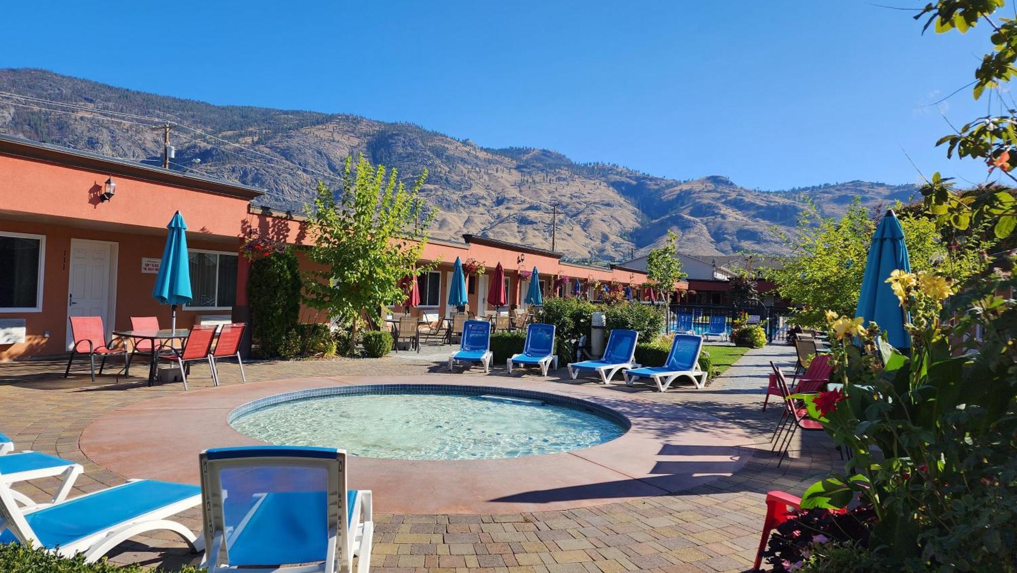 Sahara Courtyard Inn & Suites Osoyoos 3* Osoyoos