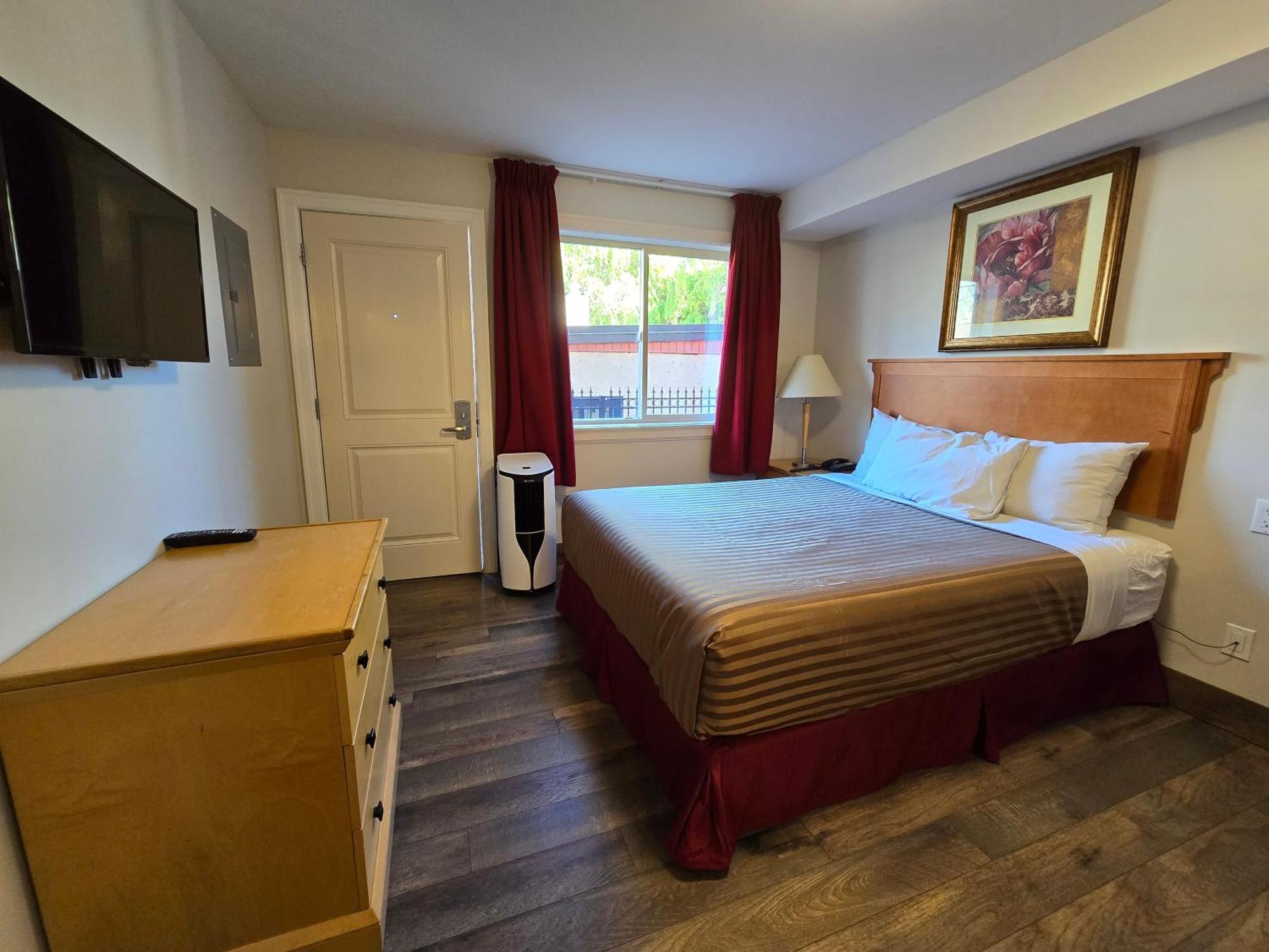 Hotel Sahara Courtyard Inn & Suites Osoyoos 3*