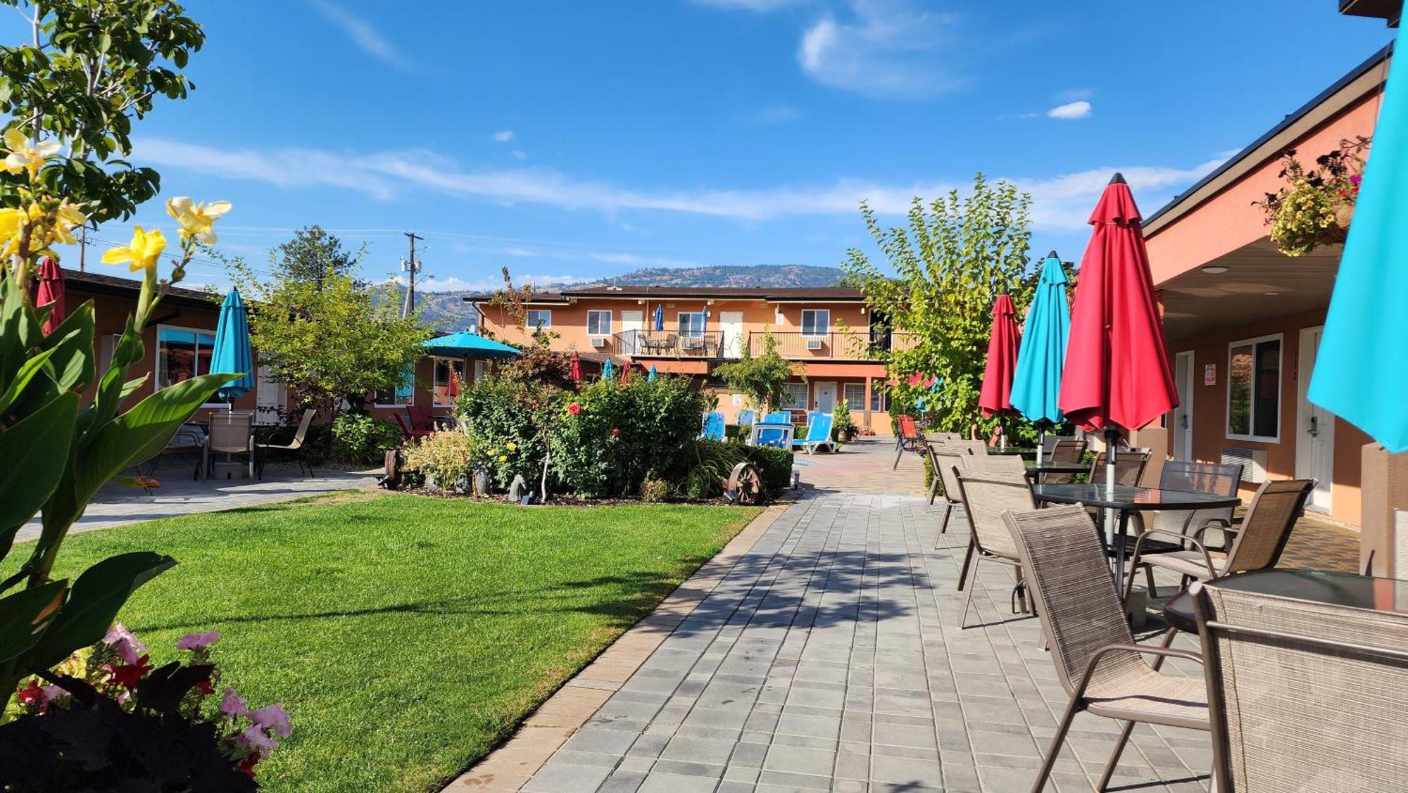 Sahara Courtyard Inn & Suites Osoyoos Hotel 3*