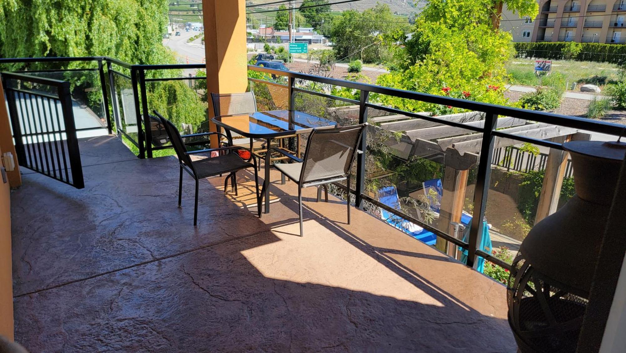 Sahara Courtyard Inn & Suites Osoyoos Hotel