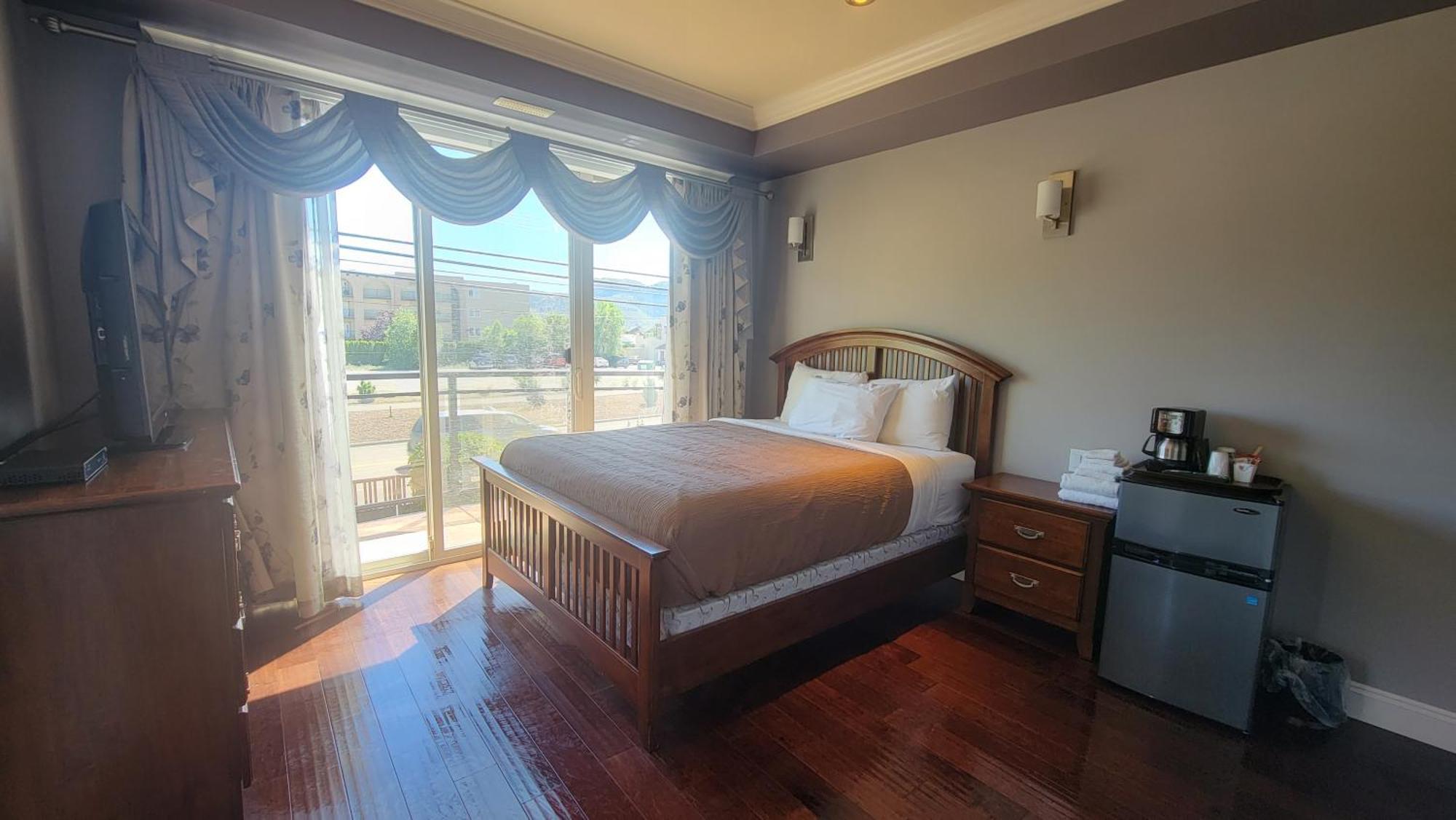 Hotel Sahara Courtyard Inn & Suites Osoyoos 3*