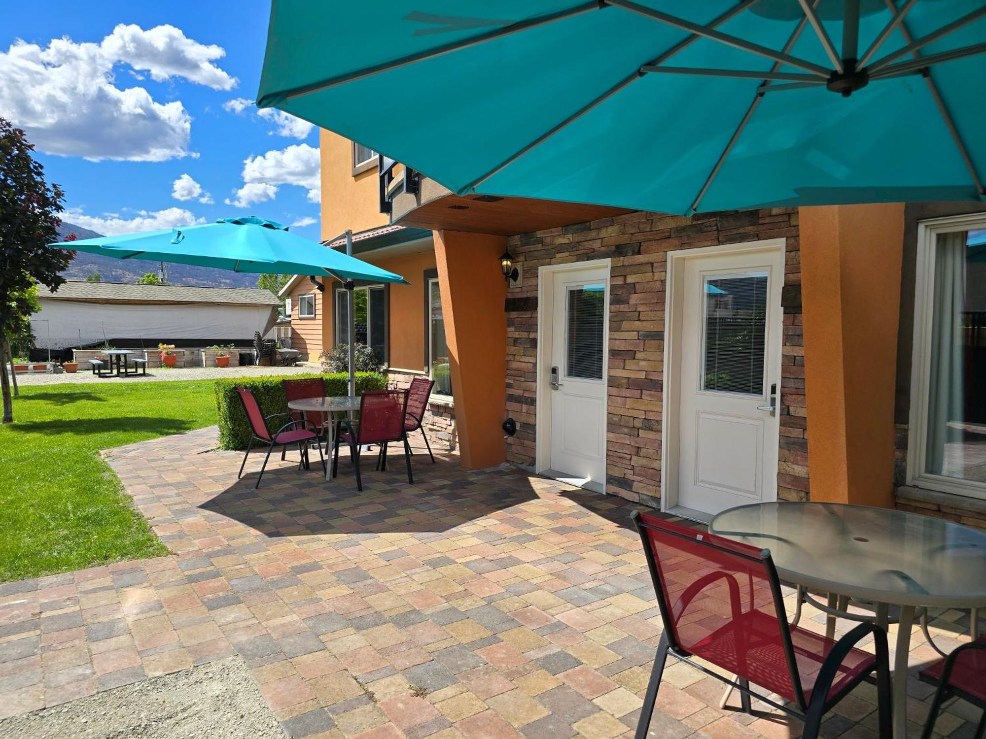 Sahara Courtyard Inn & Suites Osoyoos Hotel Osoyoos