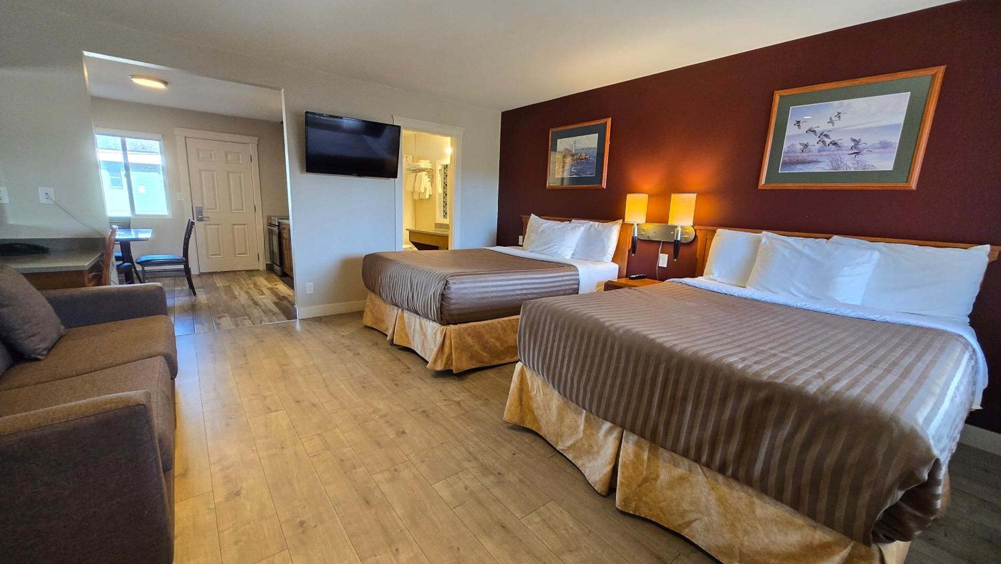 Sahara Courtyard Inn & Suites Osoyoos 3*