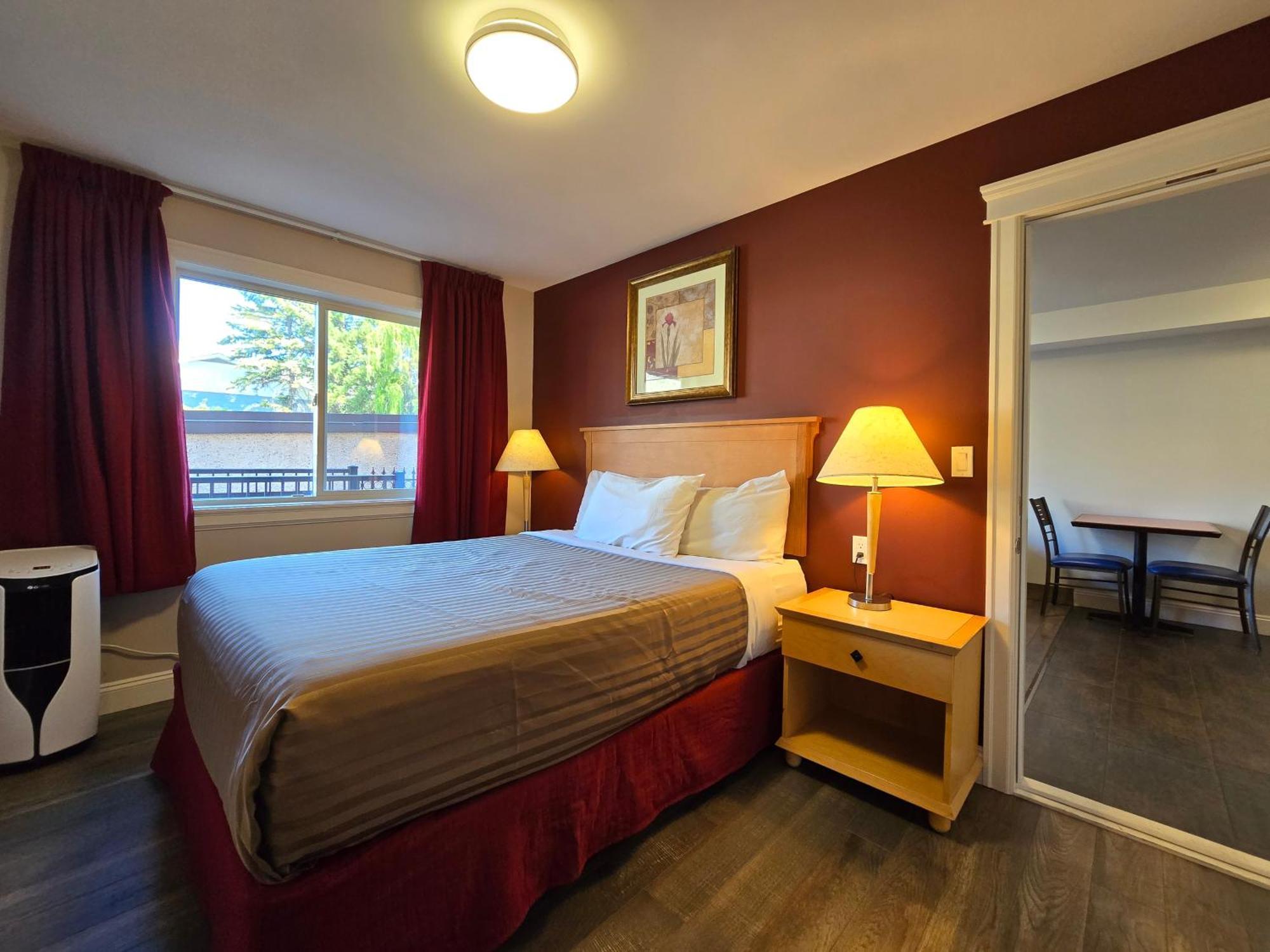 Sahara Courtyard Inn & Suites Osoyoos Osoyoos