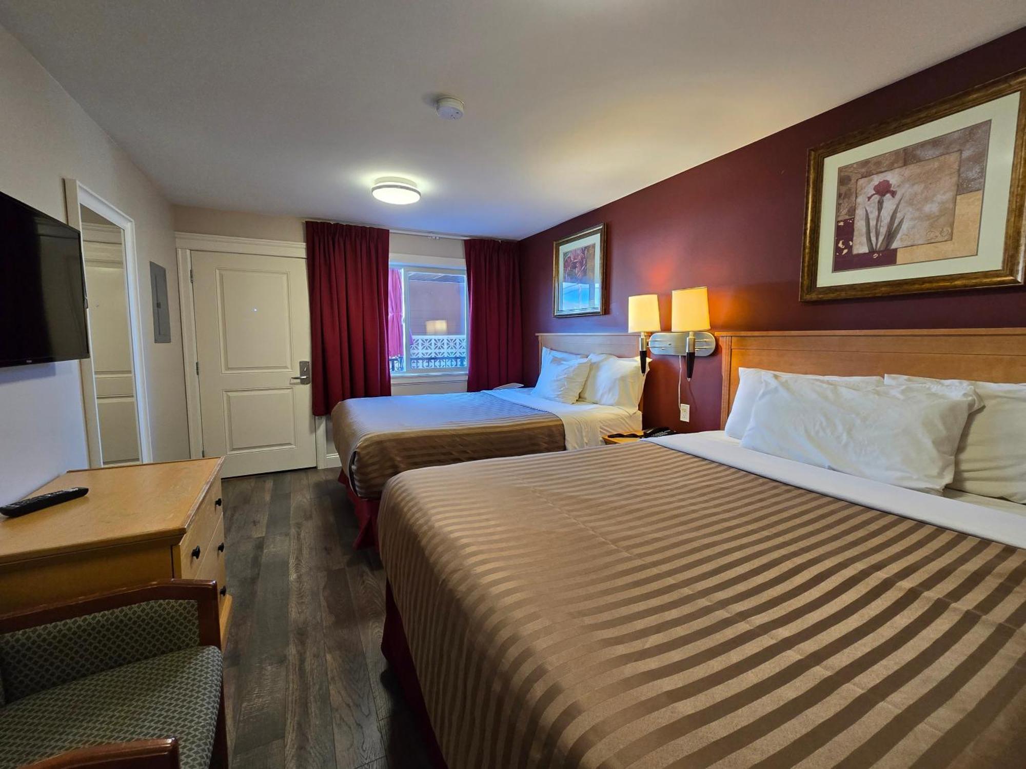 Sahara Courtyard Inn & Suites Osoyoos Hotel