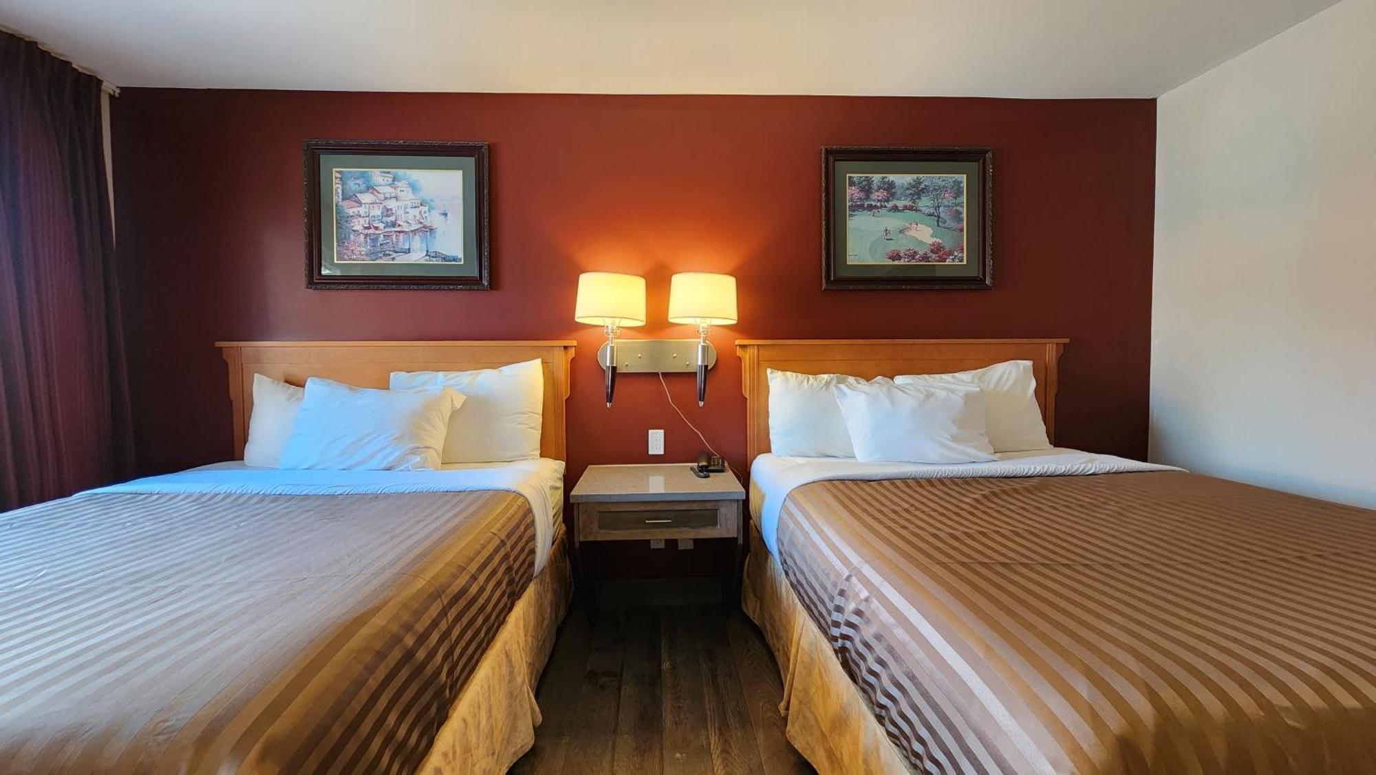 Sahara Courtyard Inn & Suites Osoyoos 3*