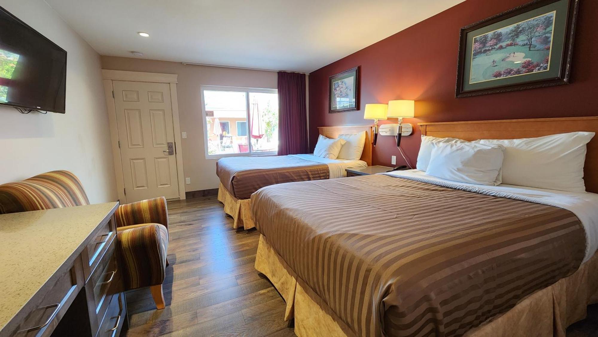 Sahara Courtyard Inn & Suites Osoyoos Hotel