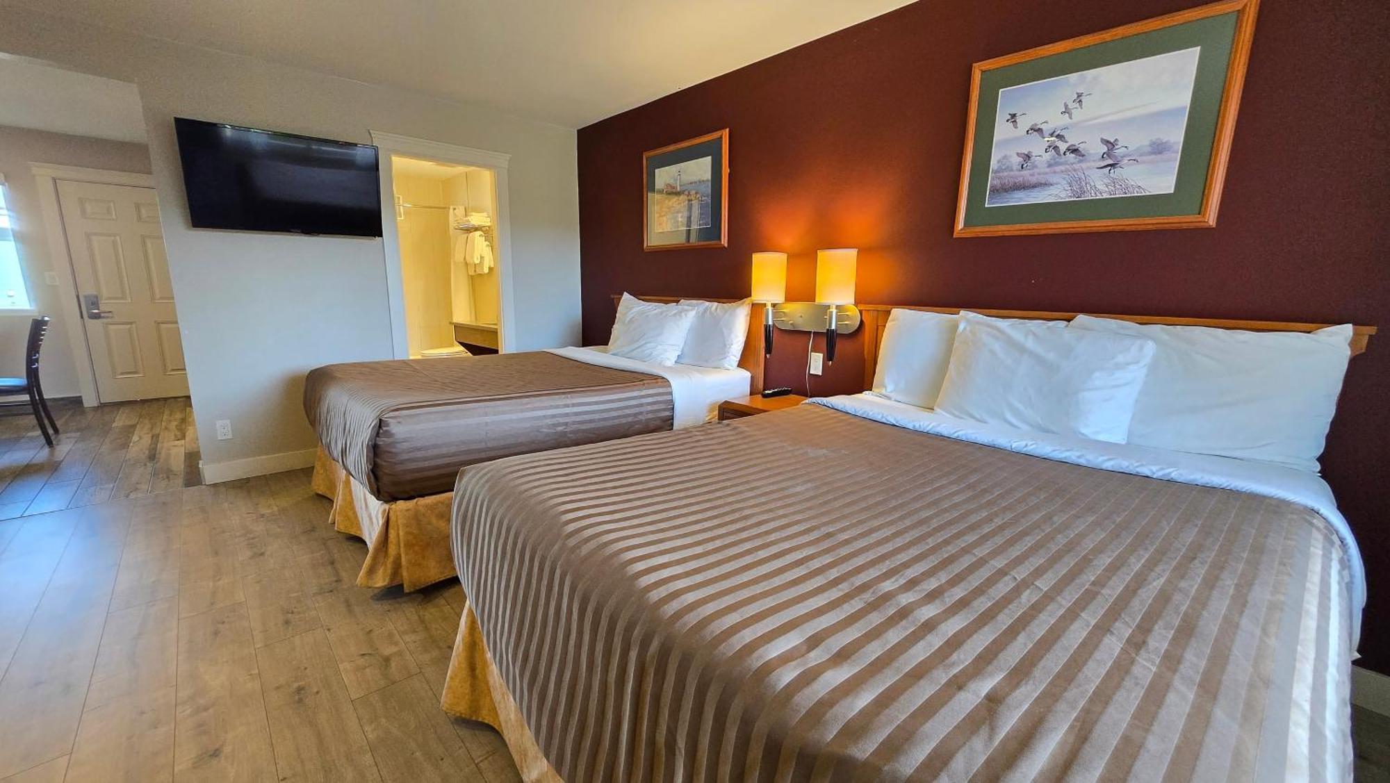 Sahara Courtyard Inn & Suites Osoyoos 3*
