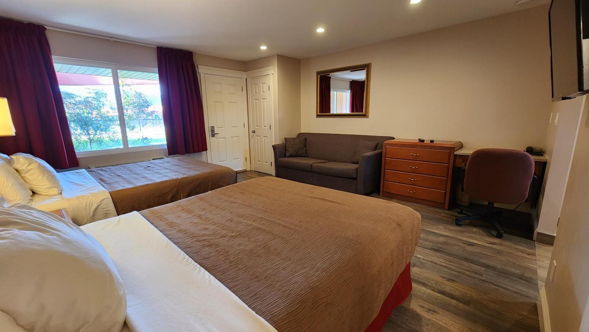 Sahara Courtyard Inn & Suites Osoyoos Osoyoos