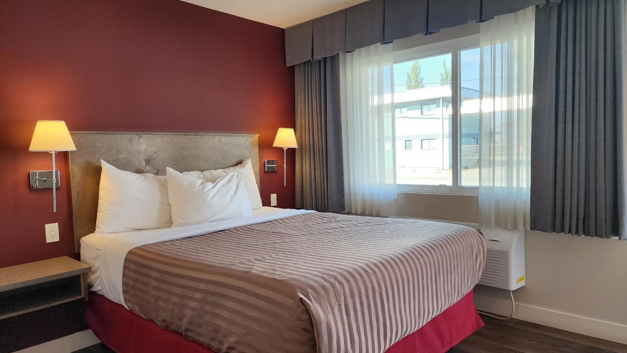 Sahara Courtyard Inn & Suites Osoyoos
