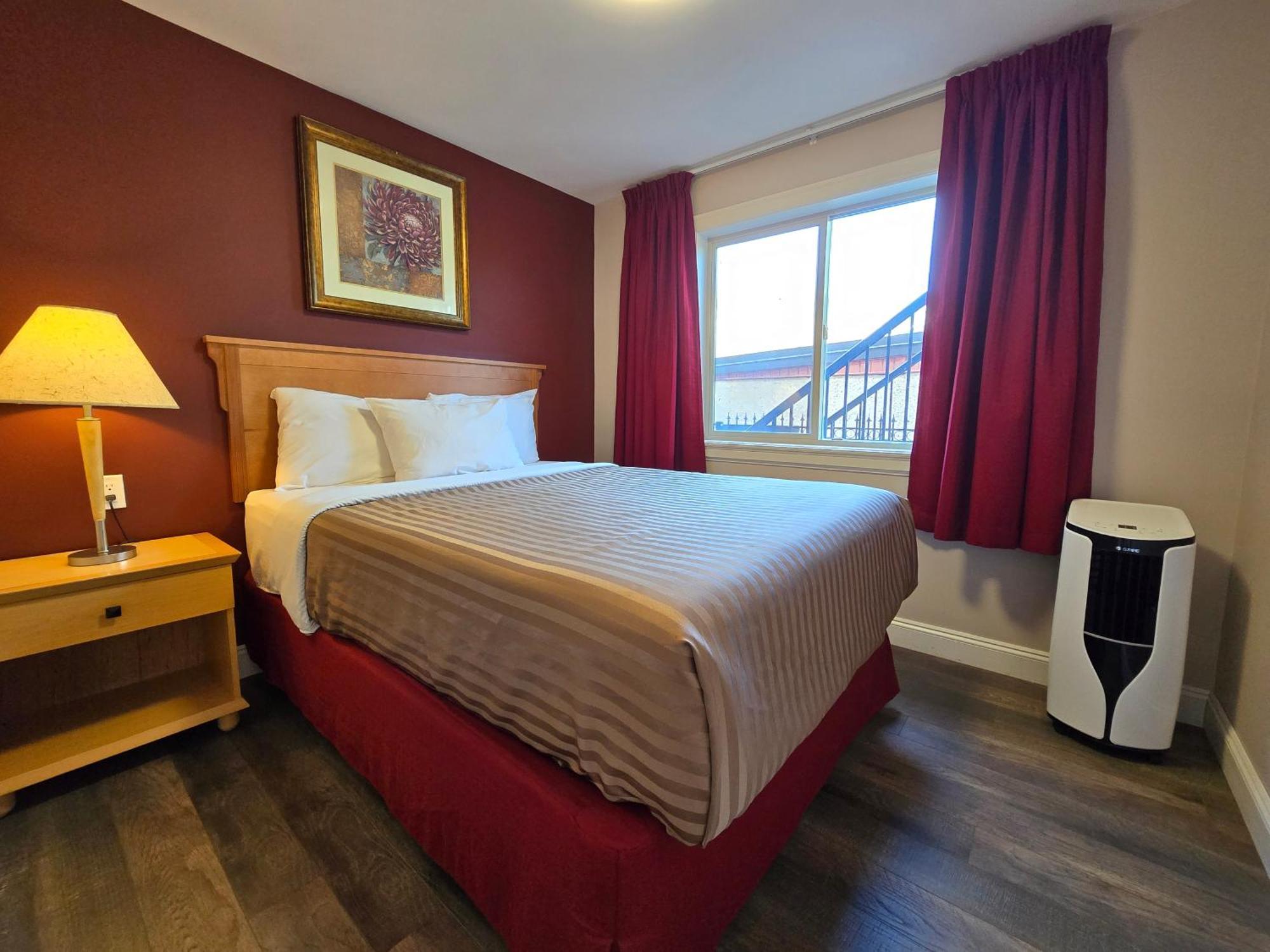 Sahara Courtyard Inn & Suites Osoyoos